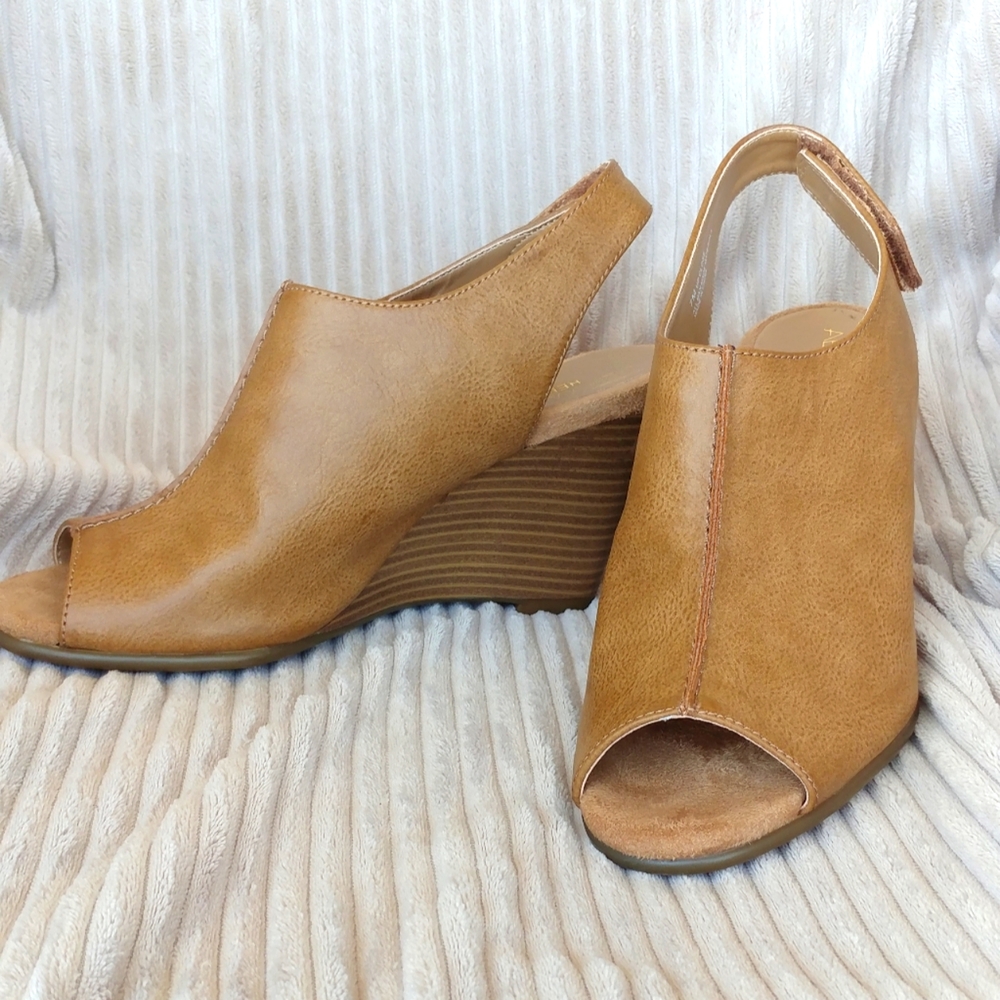 Aerosoles Heelrest Tan Wedge Sandals Sz 7